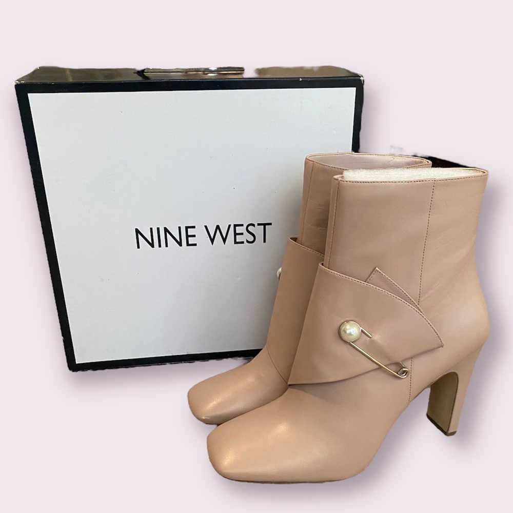 NWT Nine West Booties, Taupe Leather, Size 9.5